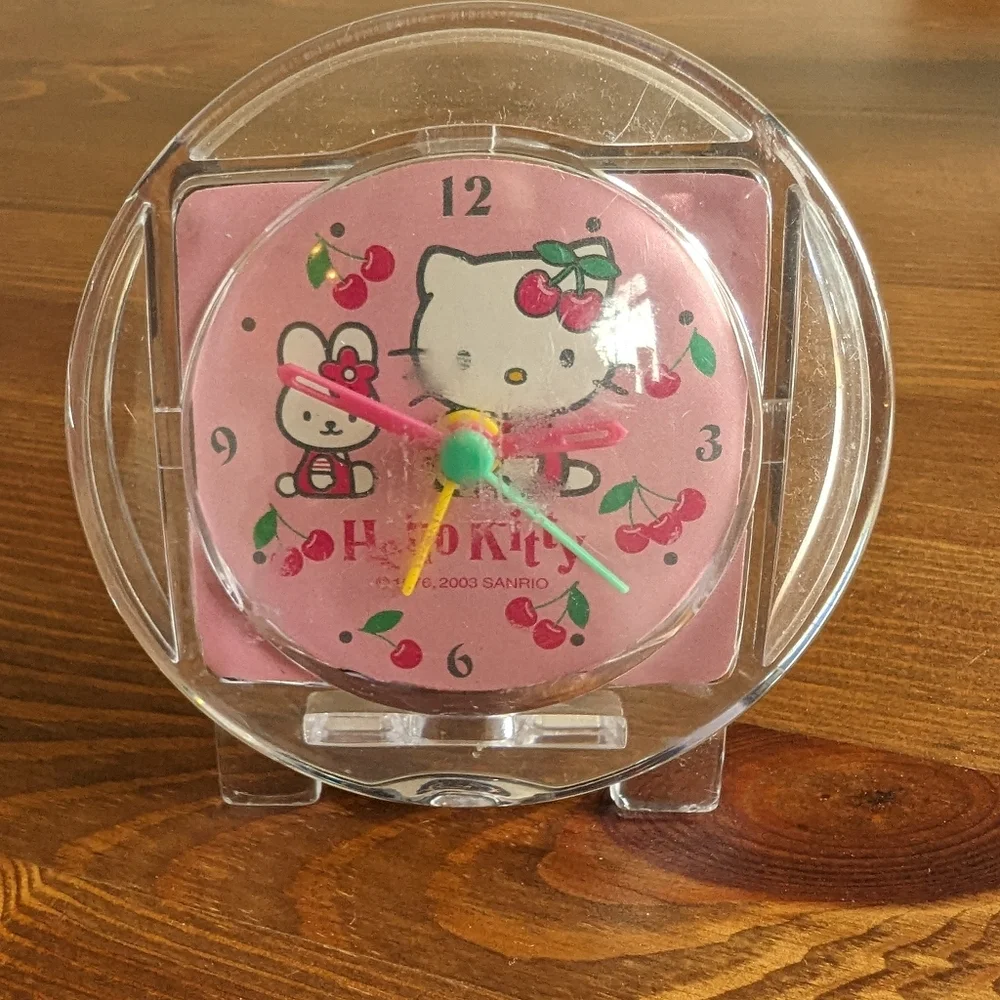 Hello Kitty Clock ⏰ - Picture 4 of 6